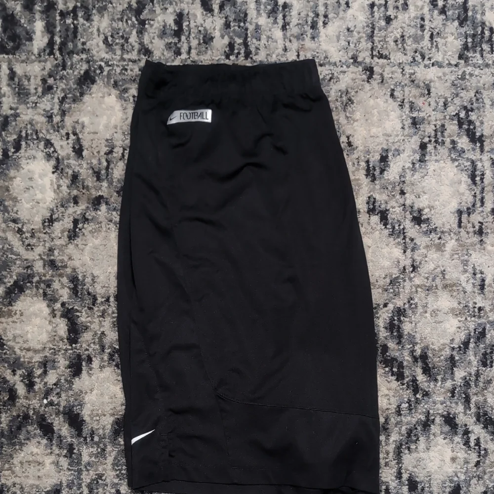 Nike Black Sports Shorts - Picture 2 of 2